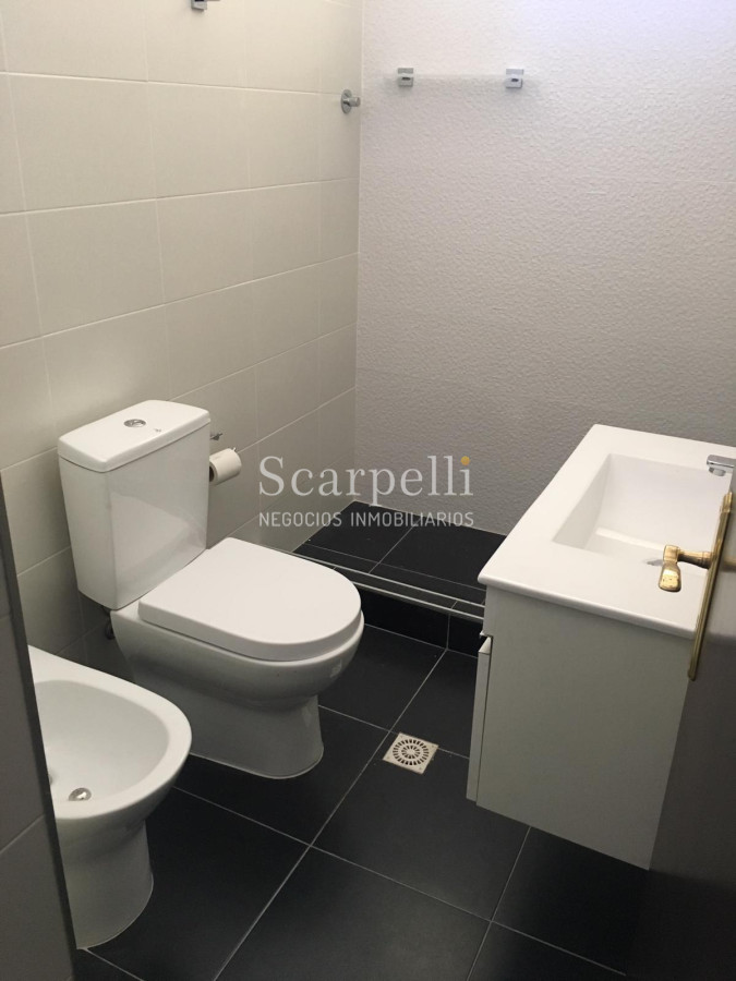 Apartamento ID.18444 - Propiedad Horizontal de Altos Al frente todo Impecable Muy Luminoso con Buenas Terrazas como a Estrenar
