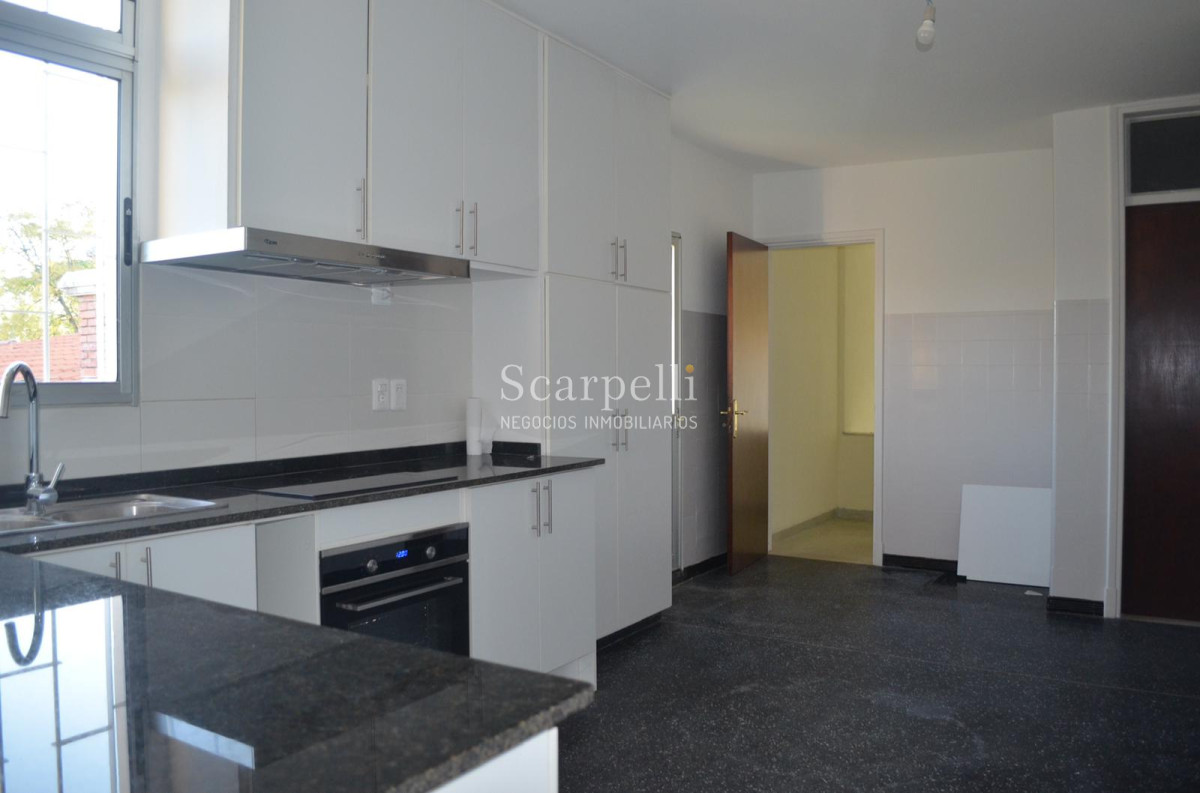 Apartamento ID.18444 - Propiedad Horizontal de Altos Al frente todo Impecable Muy Luminoso con Buenas Terrazas como a Estrenar