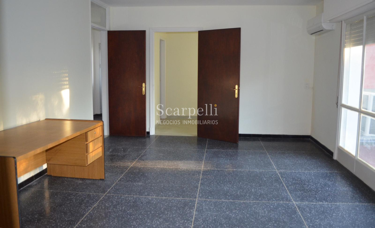 Apartamento ID.18444 - Propiedad Horizontal de Altos Al frente todo Impecable Muy Luminoso con Buenas Terrazas como a Estrenar