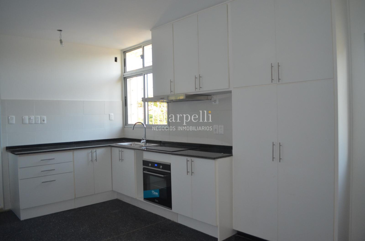 Apartamento ID.18444 - Propiedad Horizontal de Altos Al frente todo Impecable Muy Luminoso con Buenas Terrazas como a Estrenar