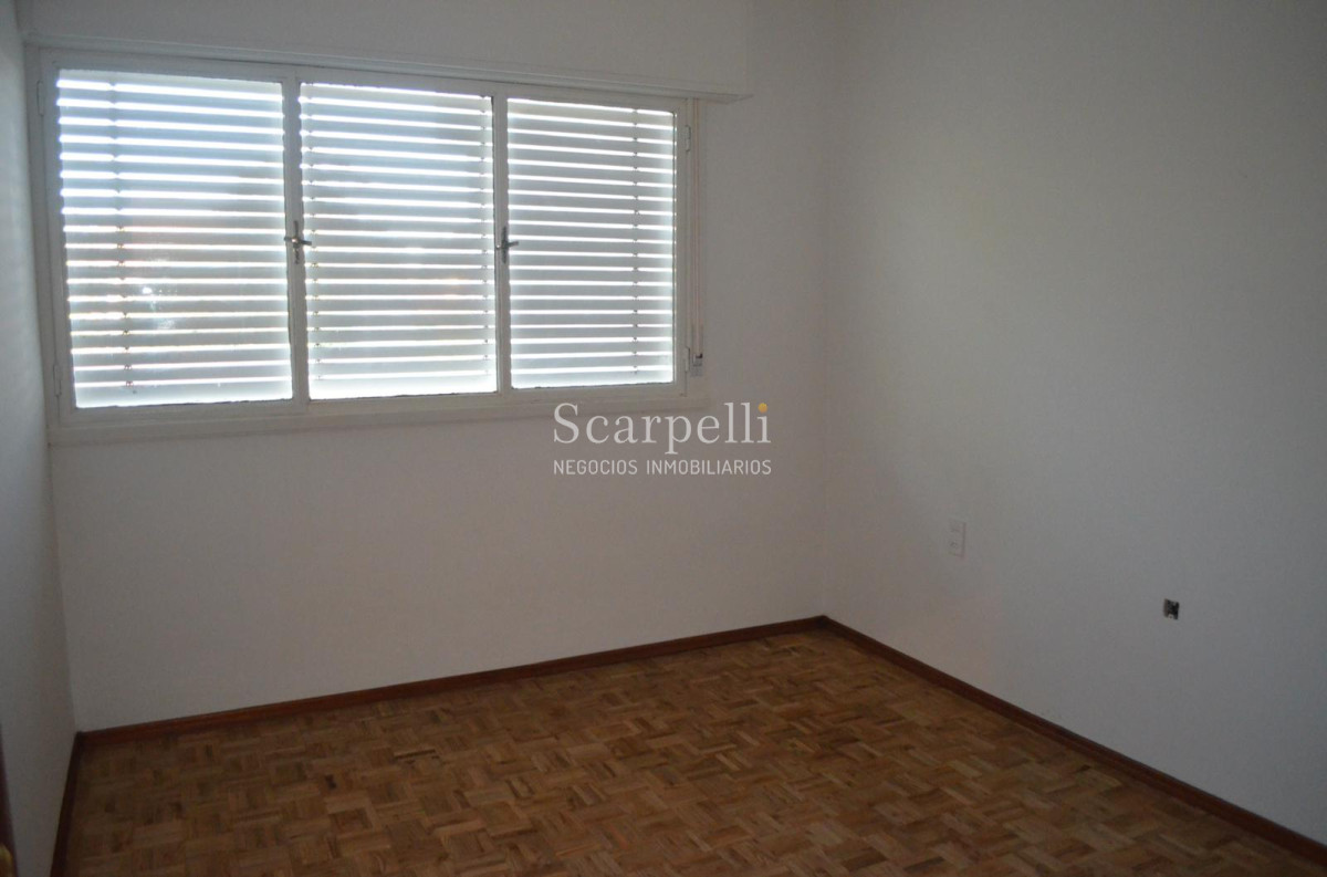 Apartamento ID.18444 - Propiedad Horizontal de Altos Al frente todo Impecable Muy Luminoso con Buenas Terrazas como a Estrenar