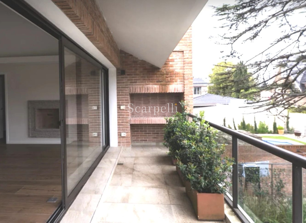 Apartamento ID.18679 - Estrene Apartamento de Categoría en Carrasco Tradicional Próximo a Arocena con terminaciones y detalles únicos.-