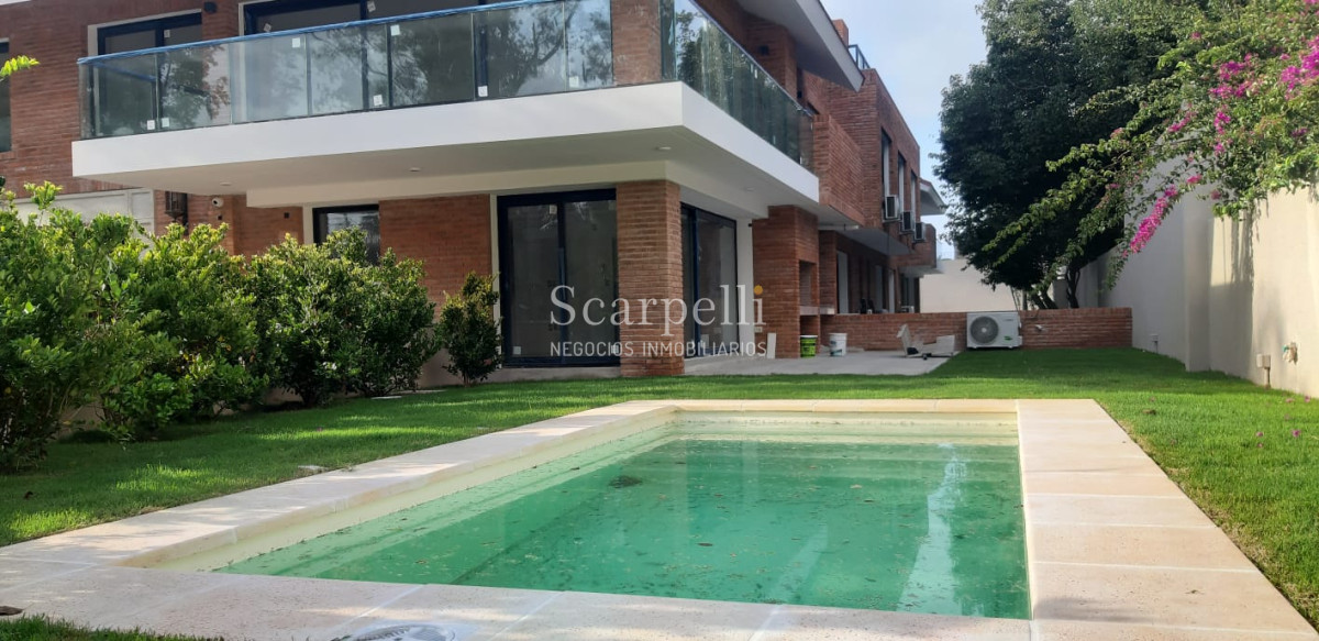 Apartamento ID.18679 - Estrene Apartamento de Categoría en Carrasco Tradicional Próximo a Arocena con terminaciones y detalles únicos.-
