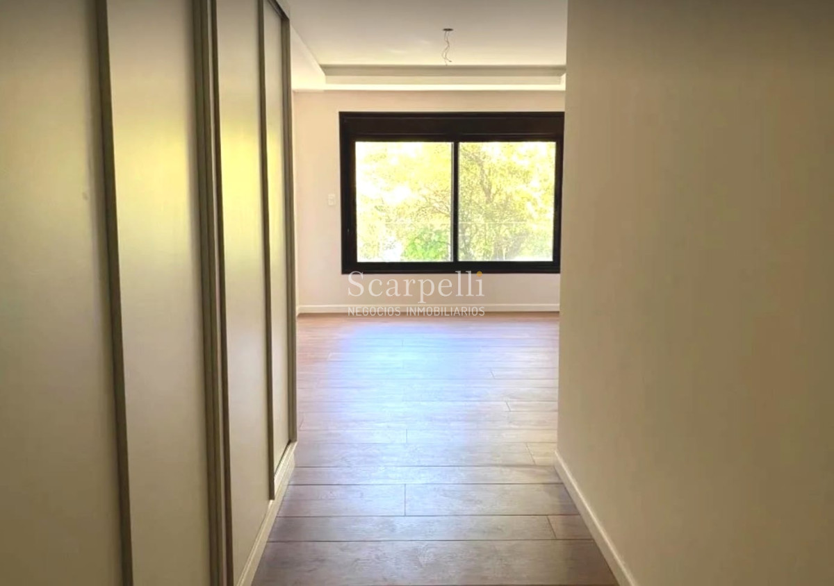 Apartamento ID.18679 - Estrene Apartamento de Categoría en Carrasco Tradicional Próximo a Arocena con terminaciones y detalles únicos.-