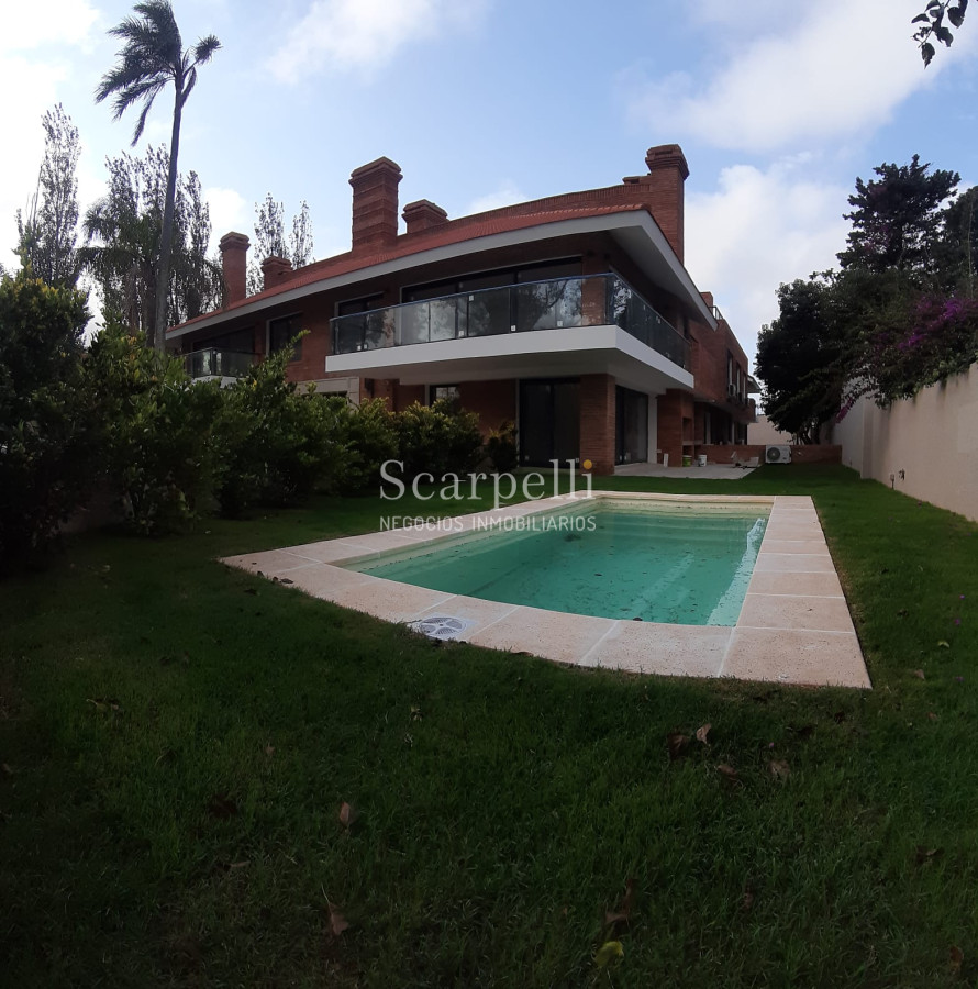 Apartamento ID.18679 - Estrene Apartamento de Categoría en Carrasco Tradicional Próximo a Arocena con terminaciones y detalles únicos.-