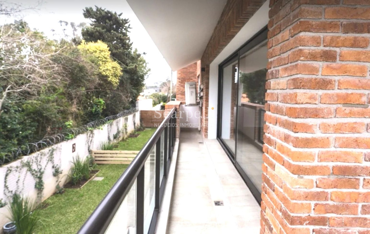 Apartamento ID.18679 - Estrene Apartamento de Categoría en Carrasco Tradicional Próximo a Arocena con terminaciones y detalles únicos.-