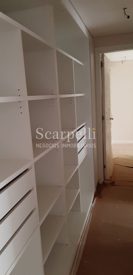 Apartamento ID.18679 - Estrene Apartamento de Categoría en Carrasco Tradicional Próximo a Arocena con terminaciones y detalles únicos.-