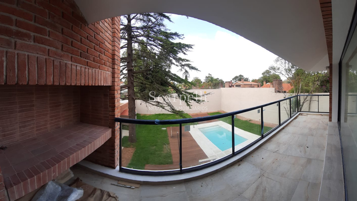 Apartamento ID.18679 - Estrene Apartamento de Categoría en Carrasco Tradicional Próximo a Arocena con terminaciones y detalles únicos.-