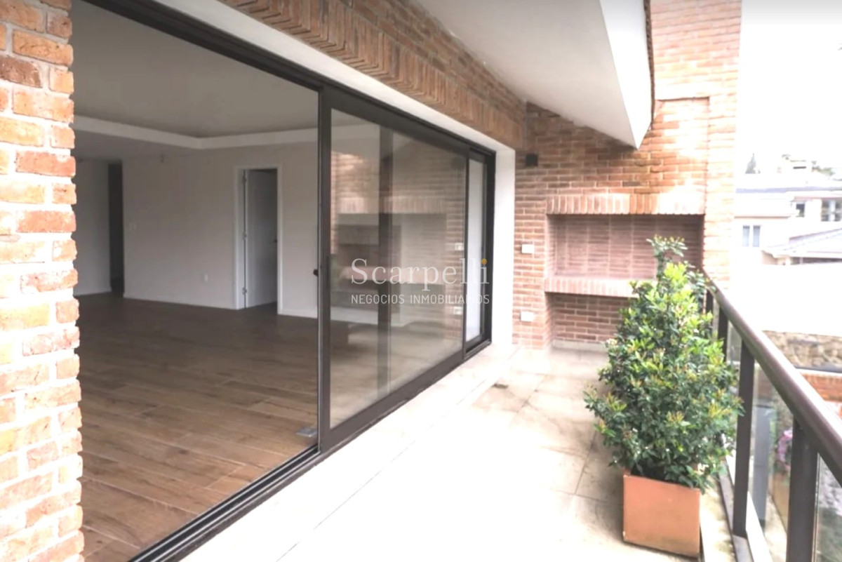 Apartamento ID.18679 - Estrene Apartamento de Categoría en Carrasco Tradicional Próximo a Arocena con terminaciones y detalles únicos.-
