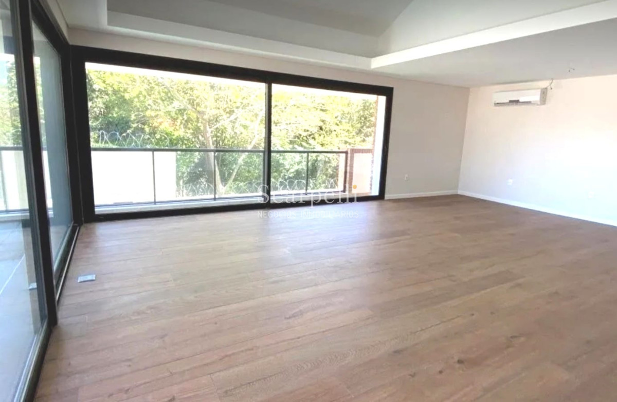 Apartamento ID.18679 - Estrene Apartamento de Categoría en Carrasco Tradicional Próximo a Arocena con terminaciones y detalles únicos.-