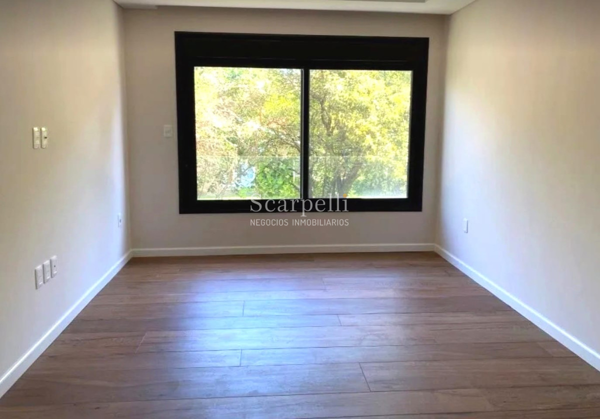 Apartamento ID.18679 - Estrene Apartamento de Categoría en Carrasco Tradicional Próximo a Arocena con terminaciones y detalles únicos.-
