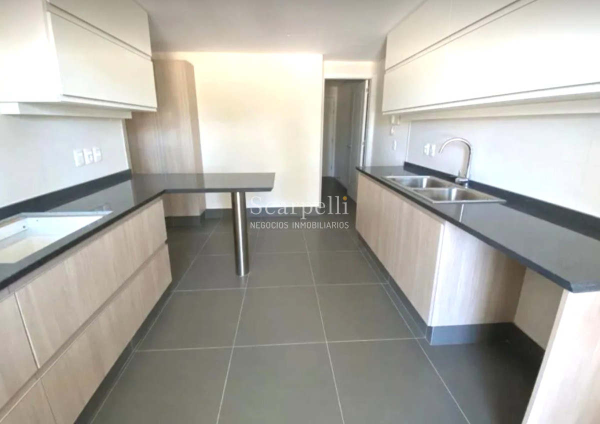 Apartamento ID.18679 - Estrene Apartamento de Categoría en Carrasco Tradicional Próximo a Arocena con terminaciones y detalles únicos.-