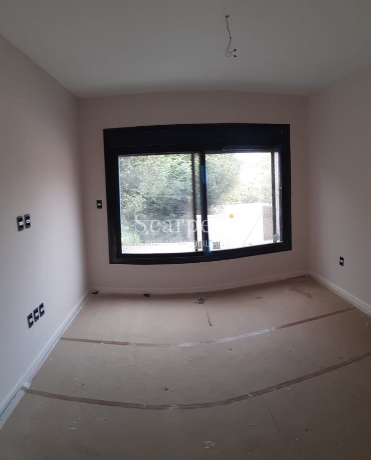 Apartamento ID.18679 - Estrene Apartamento de Categoría en Carrasco Tradicional Próximo a Arocena con terminaciones y detalles únicos.-
