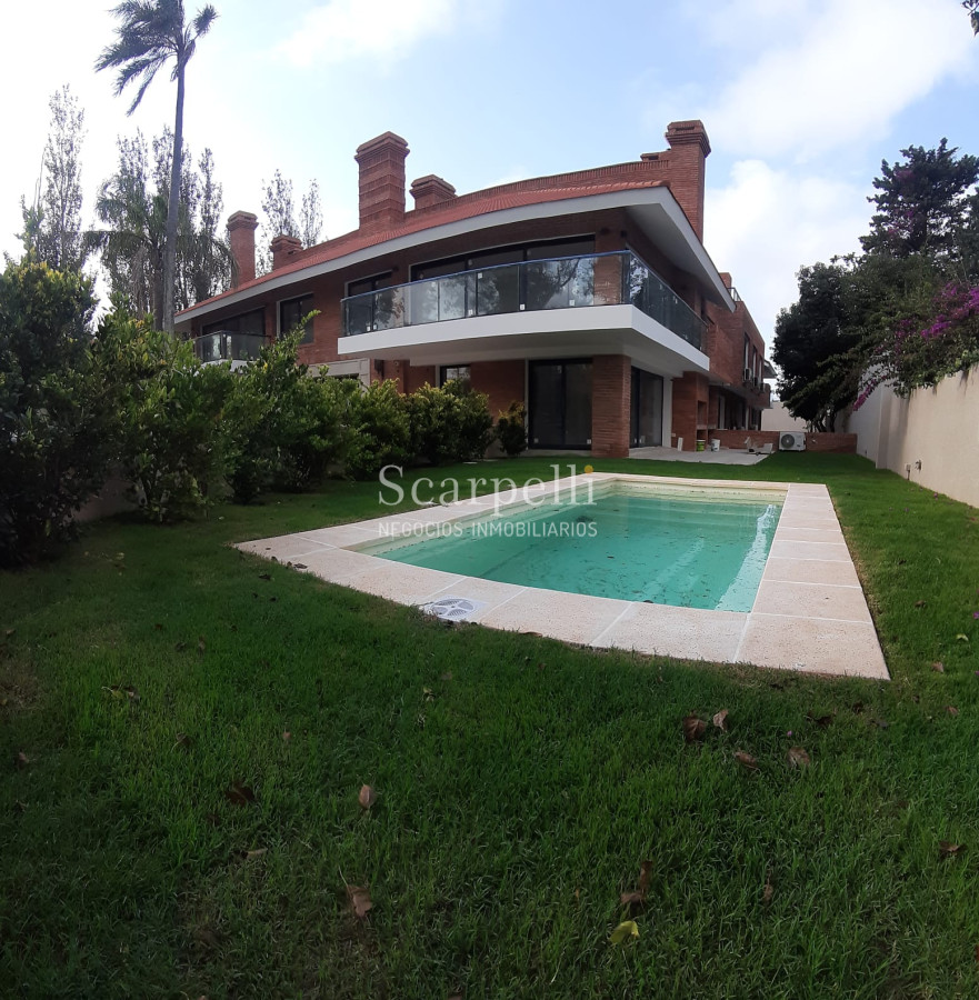 Apartamento ID.18679 - Estrene Apartamento de Categoría en Carrasco Tradicional Próximo a Arocena con terminaciones y detalles únicos.-