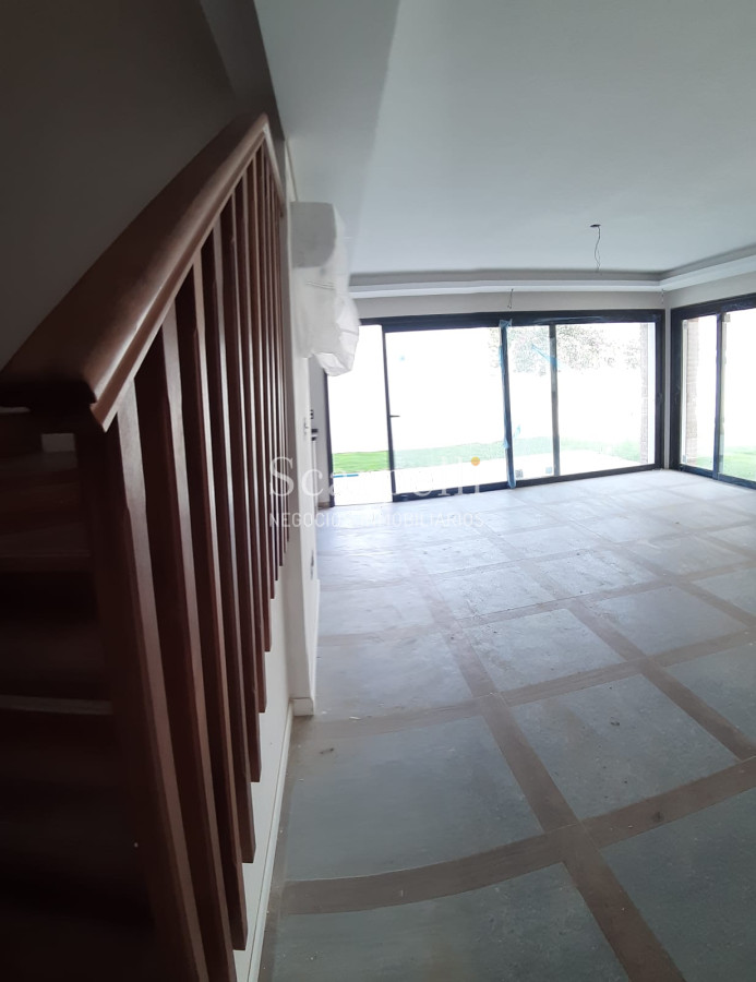 Apartamento ID.18679 - Estrene Apartamento de Categoría en Carrasco Tradicional Próximo a Arocena con terminaciones y detalles únicos.-