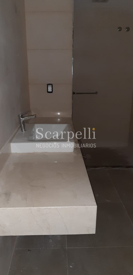 Apartamento ID.18679 - Estrene Apartamento de Categoría en Carrasco Tradicional Próximo a Arocena con terminaciones y detalles únicos.-