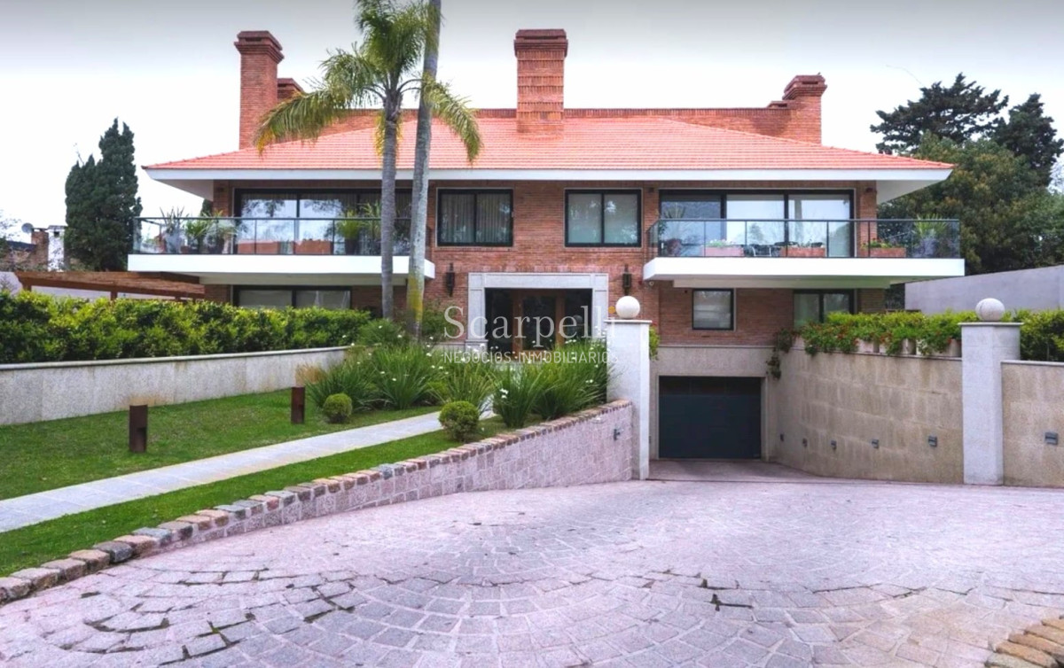 Apartamento ID.18679 - Estrene Apartamento de Categoría en Carrasco Tradicional Próximo a Arocena con terminaciones y detalles únicos.-