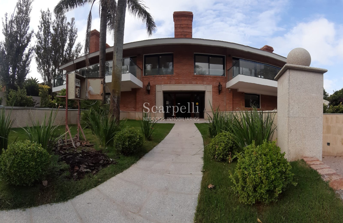 Apartamento ID.18679 - Estrene Apartamento de Categoría en Carrasco Tradicional Próximo a Arocena con terminaciones y detalles únicos.-