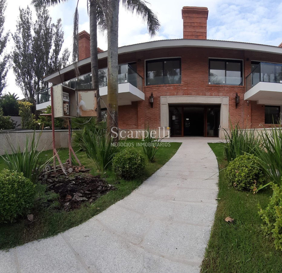 Apartamento ID.18679 - Estrene Apartamento de Categoría en Carrasco Tradicional Próximo a Arocena con terminaciones y detalles únicos.-