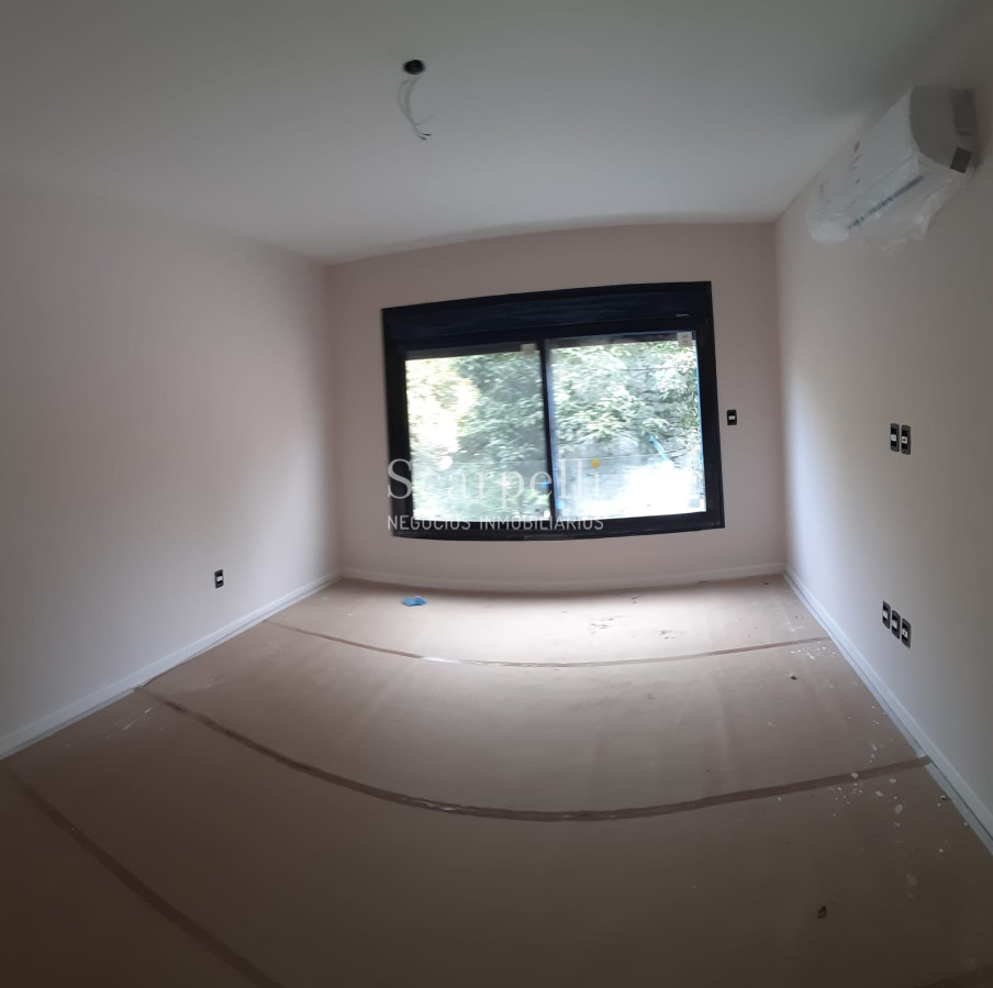 Apartamento ID.18679 - Estrene Apartamento de Categoría en Carrasco Tradicional Próximo a Arocena con terminaciones y detalles únicos.-