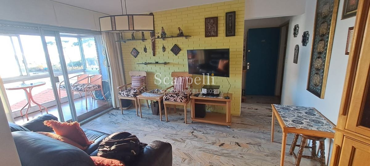 Apartamento ID.7 - Alquiler Anual Apartamento Punta Del Este Mansa Rambla 2 Dorm 2 baños suite cochera
