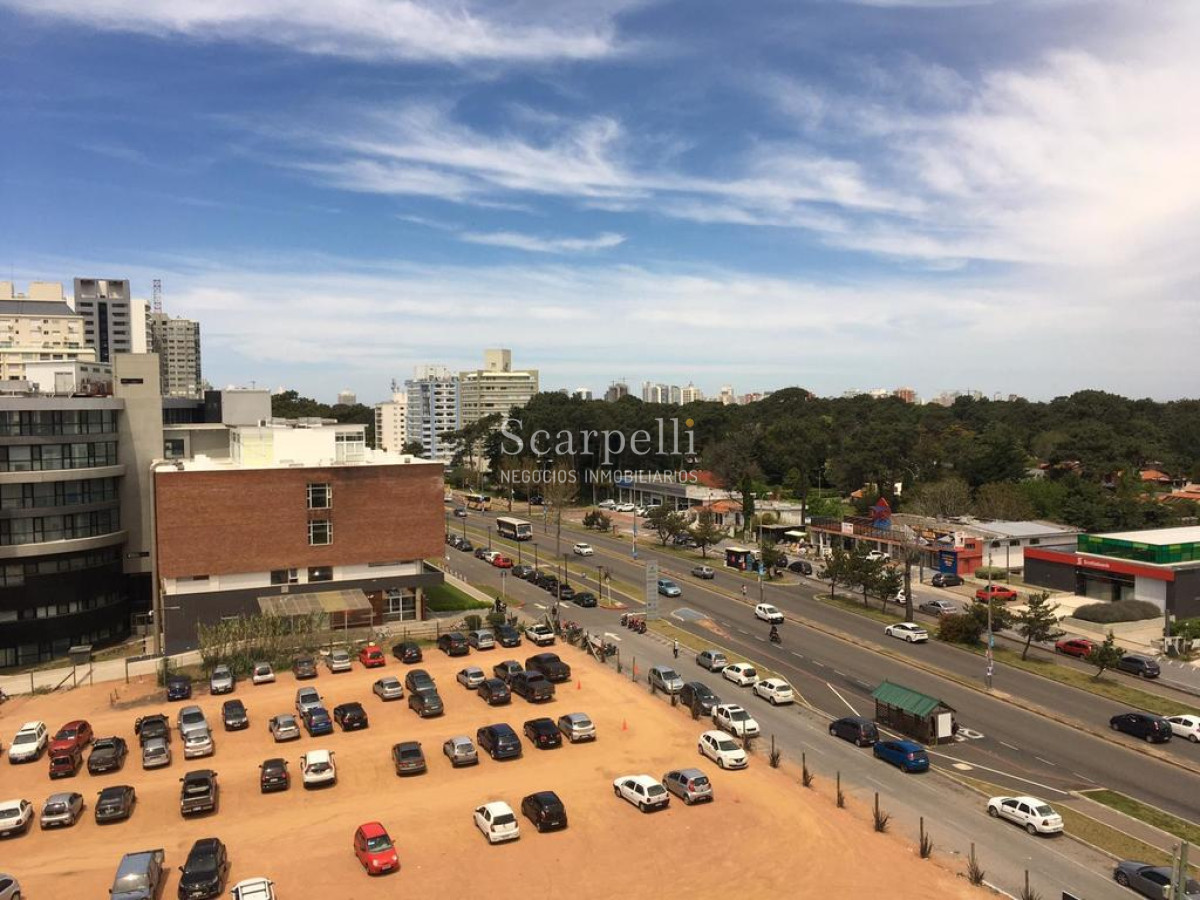 Apartamento ID.19815 - Piso Alto en Roosvelt y Blvar. Artigas Próximo   a muy pocos mts. del Sanatorio Cantegril