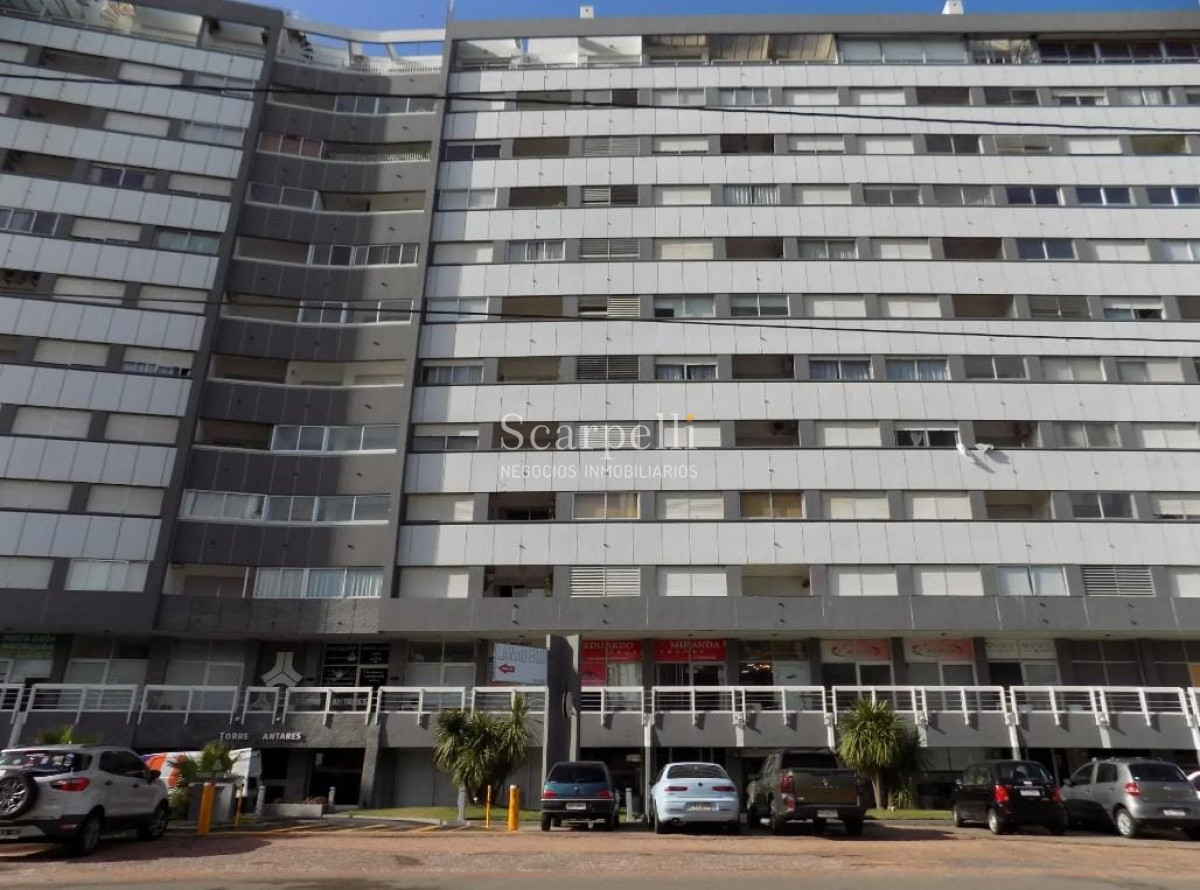 Apartamento ID.19815 - Piso Alto en Roosvelt y Blvar. Artigas Próximo   a muy pocos mts. del Sanatorio Cantegril