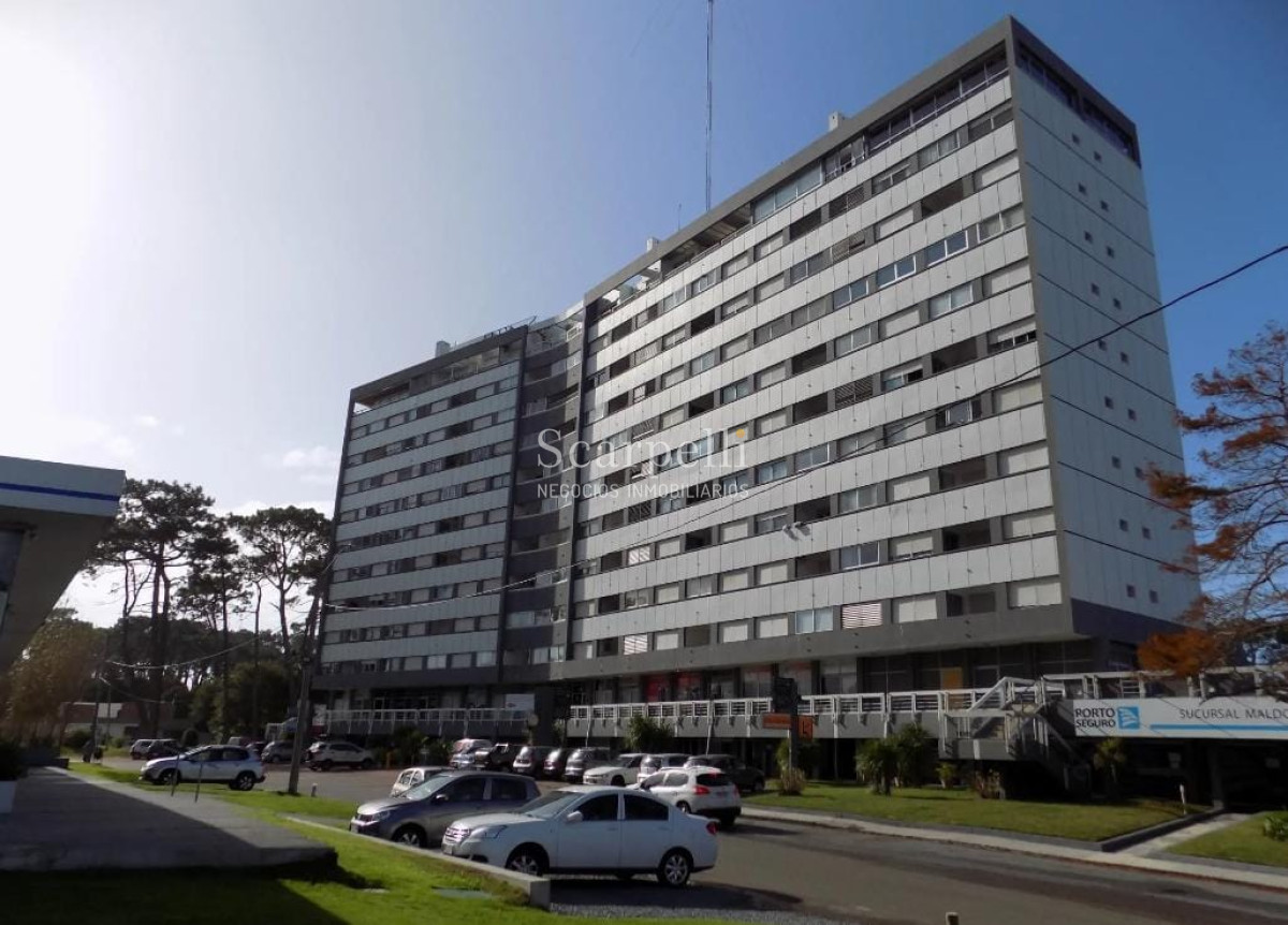 Apartamento ID.19815 - Piso Alto en Roosvelt y Blvar. Artigas Próximo   a muy pocos mts. del Sanatorio Cantegril