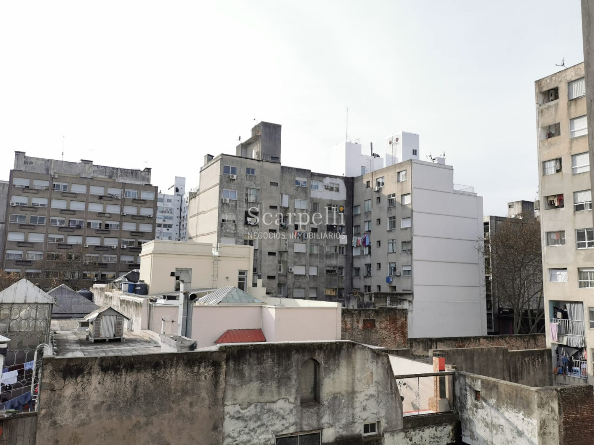 Apartamento ID.20529 - Centro. Soriano 875 casi Convención en Contrafrente con todo el Sol.-
