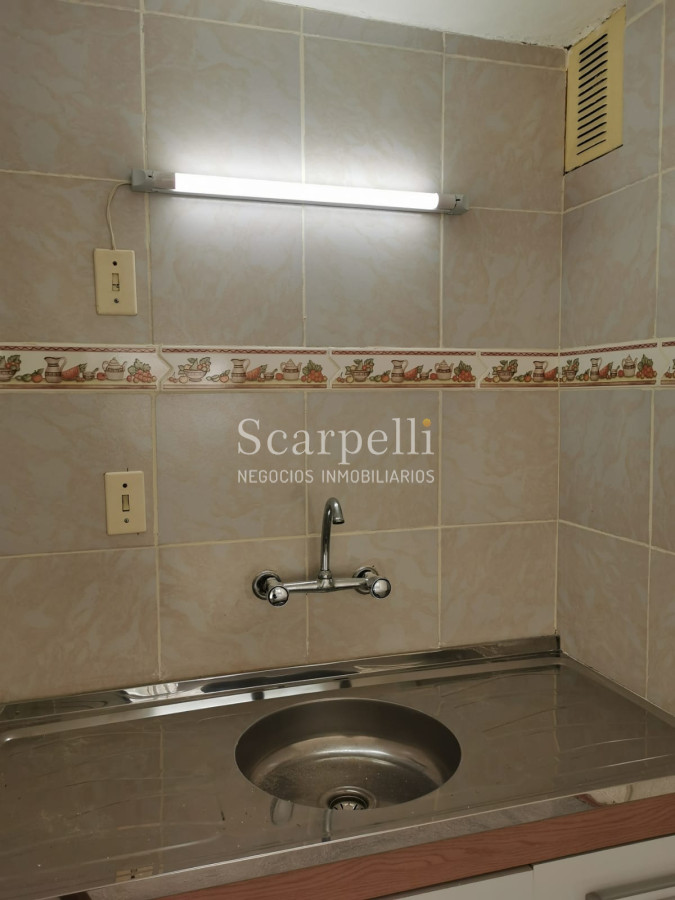 Apartamento ID.20529 - Centro. Soriano 875 casi Convención en Contrafrente con todo el Sol.-