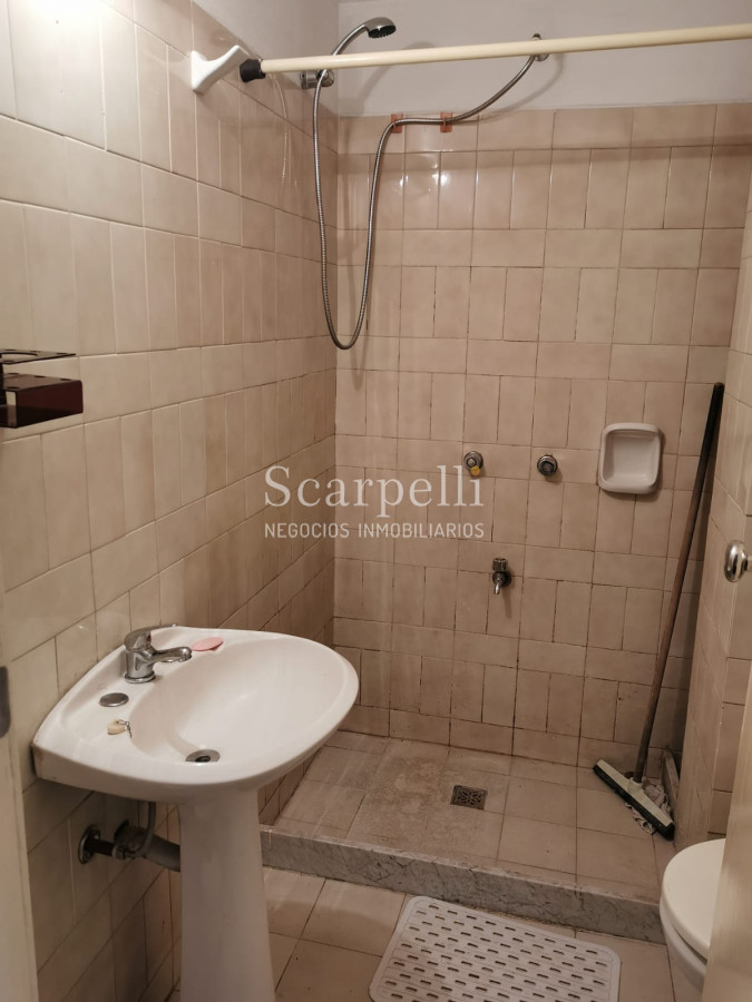 Apartamento ID.20529 - Centro. Soriano 875 casi Convención en Contrafrente con todo el Sol.-