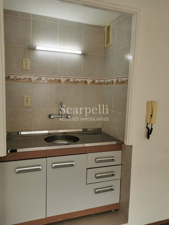 Apartamento ID.20529 - Centro. Soriano 875 casi Convención en Contrafrente con todo el Sol.-