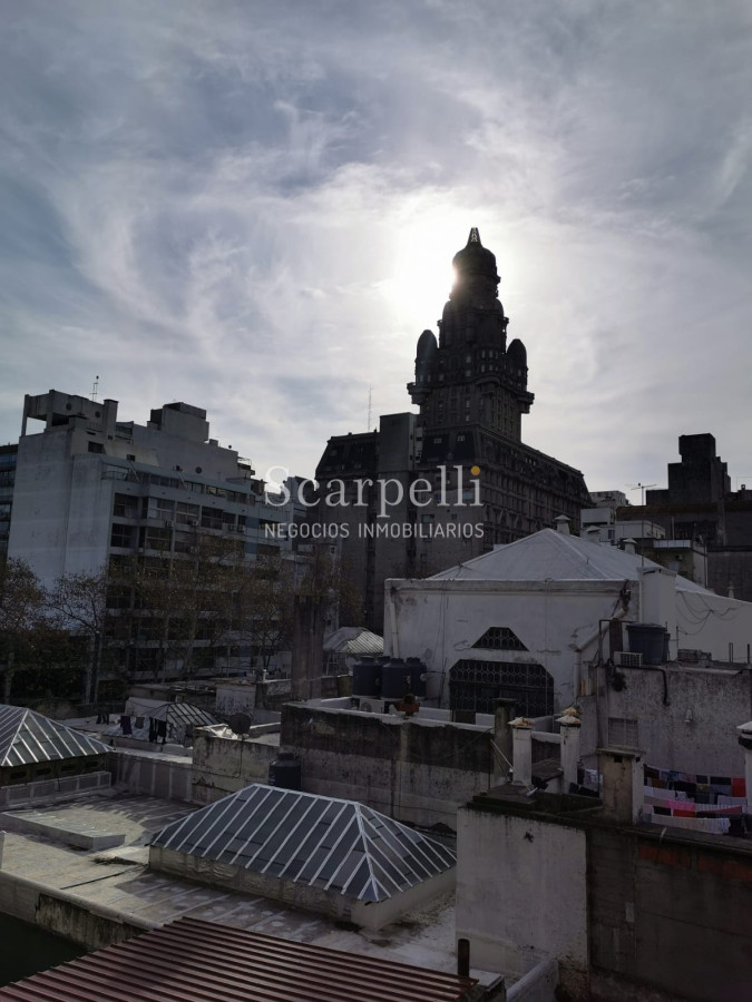 Apartamento ID.20529 - Centro. Soriano 875 casi Convención en Contrafrente con todo el Sol.-