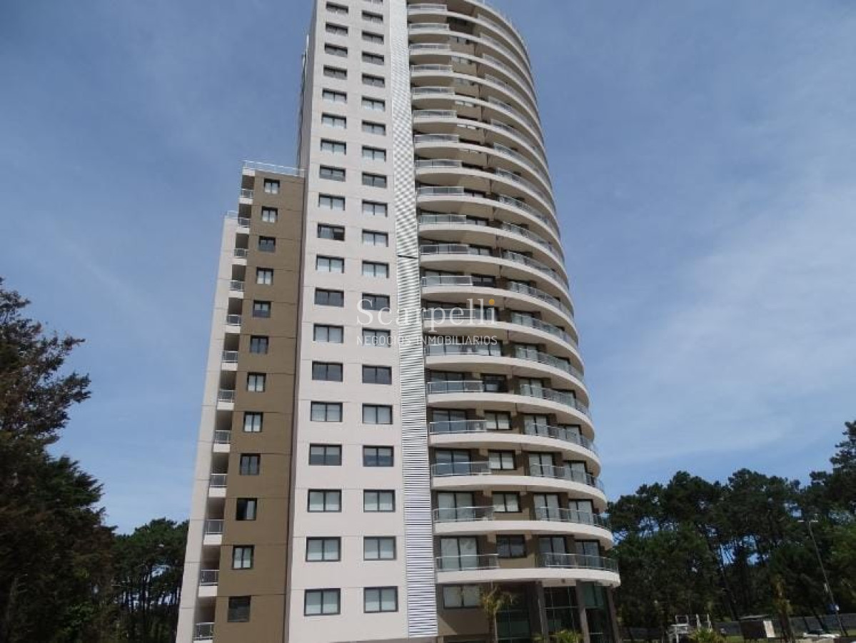 Apartamento ID.21360 - Stradivarius: Categoría en Piso Alto sobre  Av. Roosevelt  con vista a la Mansa.-