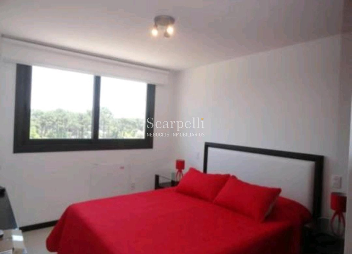 Apartamento ID.21360 - Stradivarius: Categoría en Piso Alto sobre  Av. Roosevelt  con vista a la Mansa.-