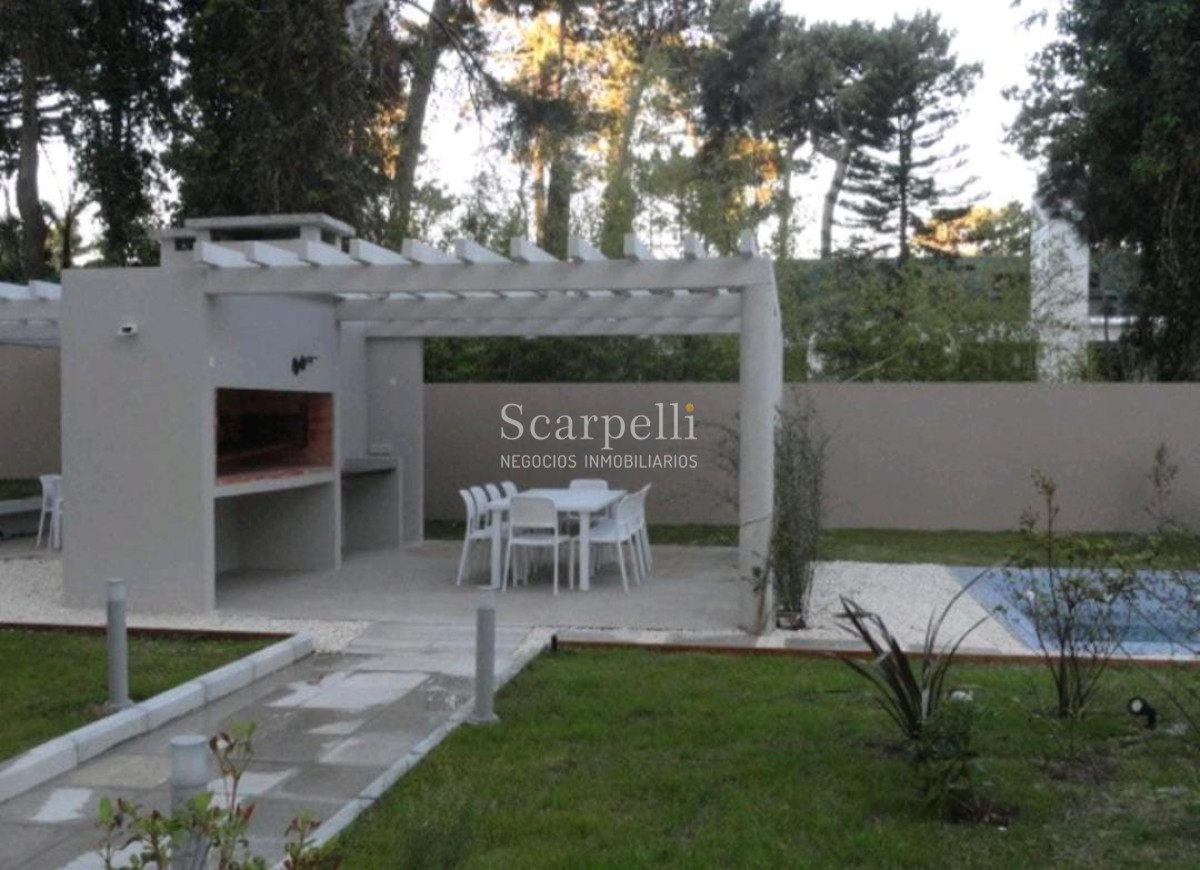 Apartamento ID.21360 - Stradivarius: Categoría en Piso Alto sobre  Av. Roosevelt  con vista a la Mansa.-