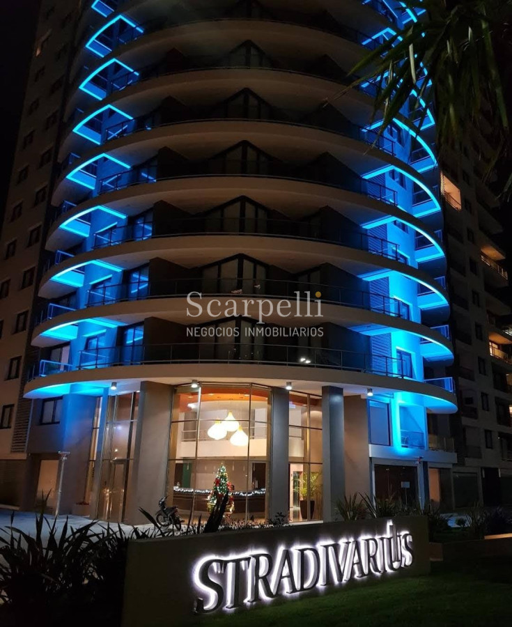 Apartamento ID.21360 - Stradivarius: Categoría en Piso Alto sobre  Av. Roosevelt  con vista a la Mansa.-