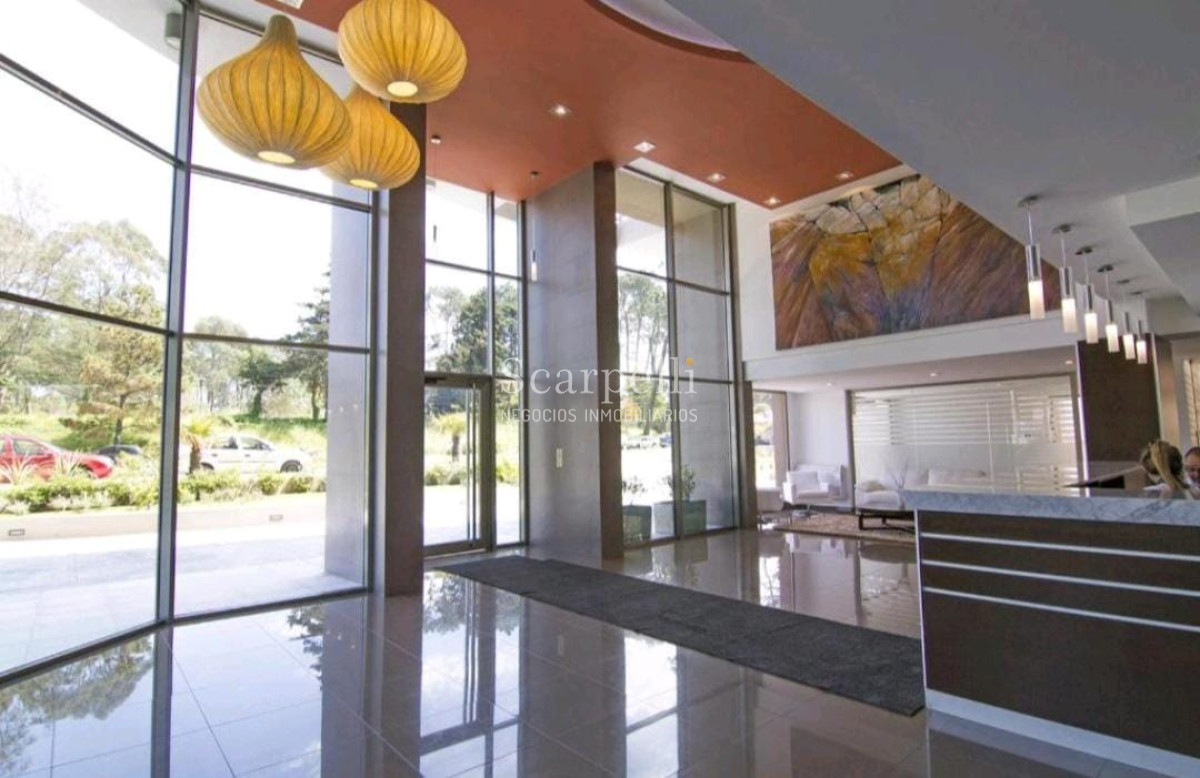 Apartamento ID.21360 - Stradivarius: Categoría en Piso Alto sobre  Av. Roosevelt  con vista a la Mansa.-