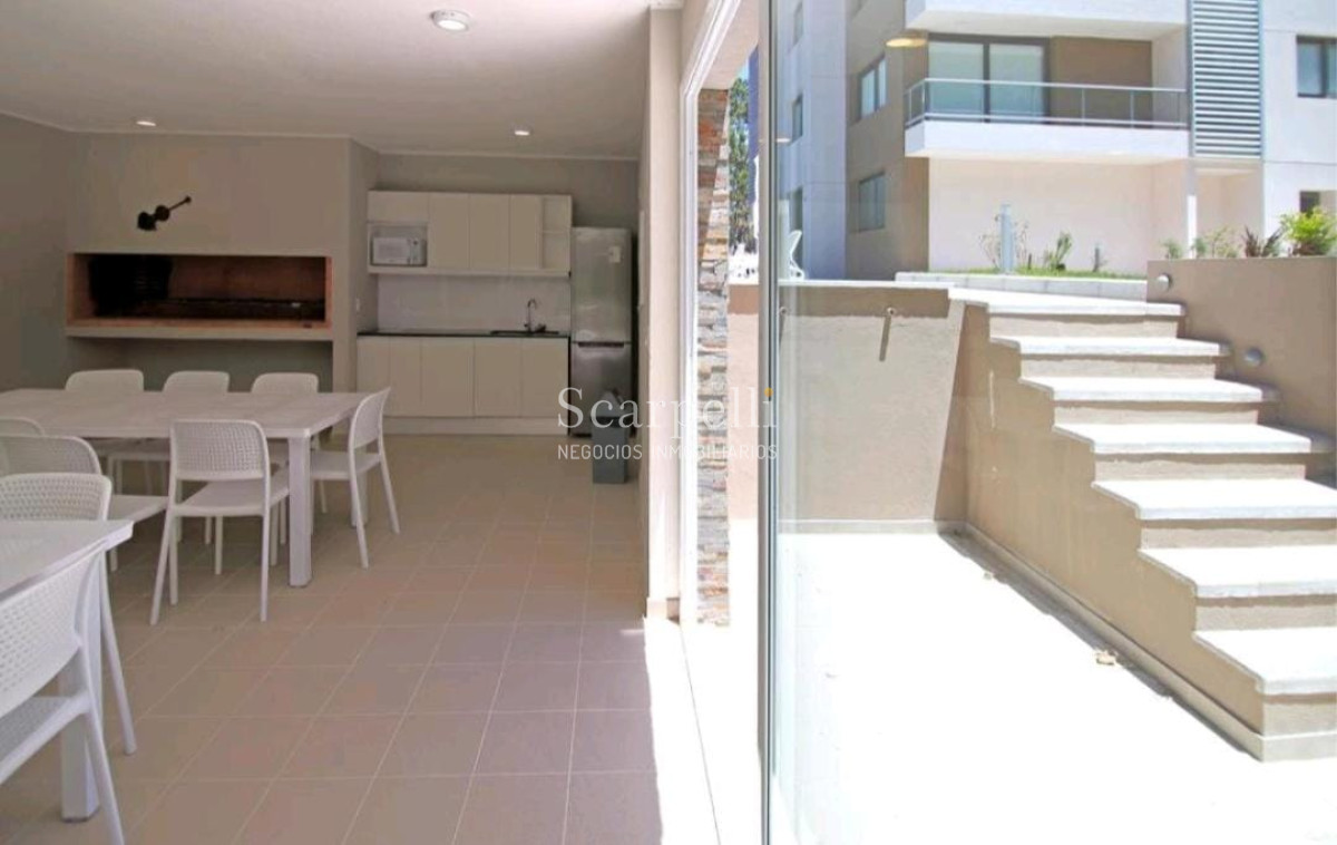 Apartamento ID.21360 - Stradivarius: Categoría en Piso Alto sobre  Av. Roosevelt  con vista a la Mansa.-