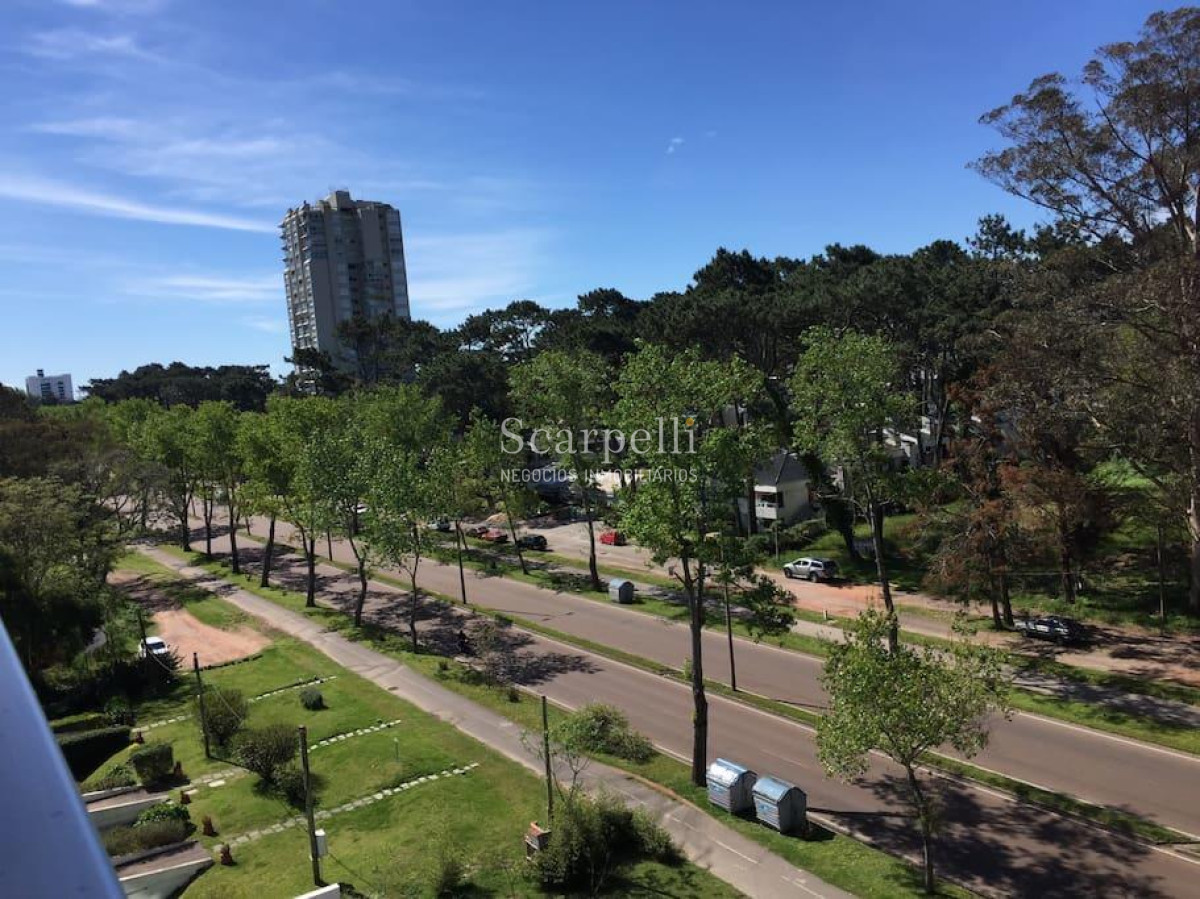 Apartamento ID.21553 - Parada 16. Av. Roosevelt y Av. Litman Prox. Cantegril Country Club Nuevo Con Todos los Amenities