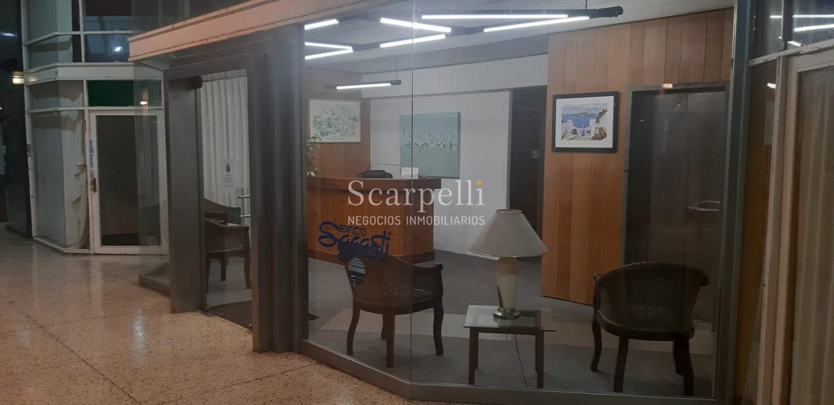 Apartamento ID.21600 - Apartamento 1 dormitorio sobre Gorlero a mts. Playa Brava, Los Dedos & Playa Mansa  3er. Piso con Ascensor.-