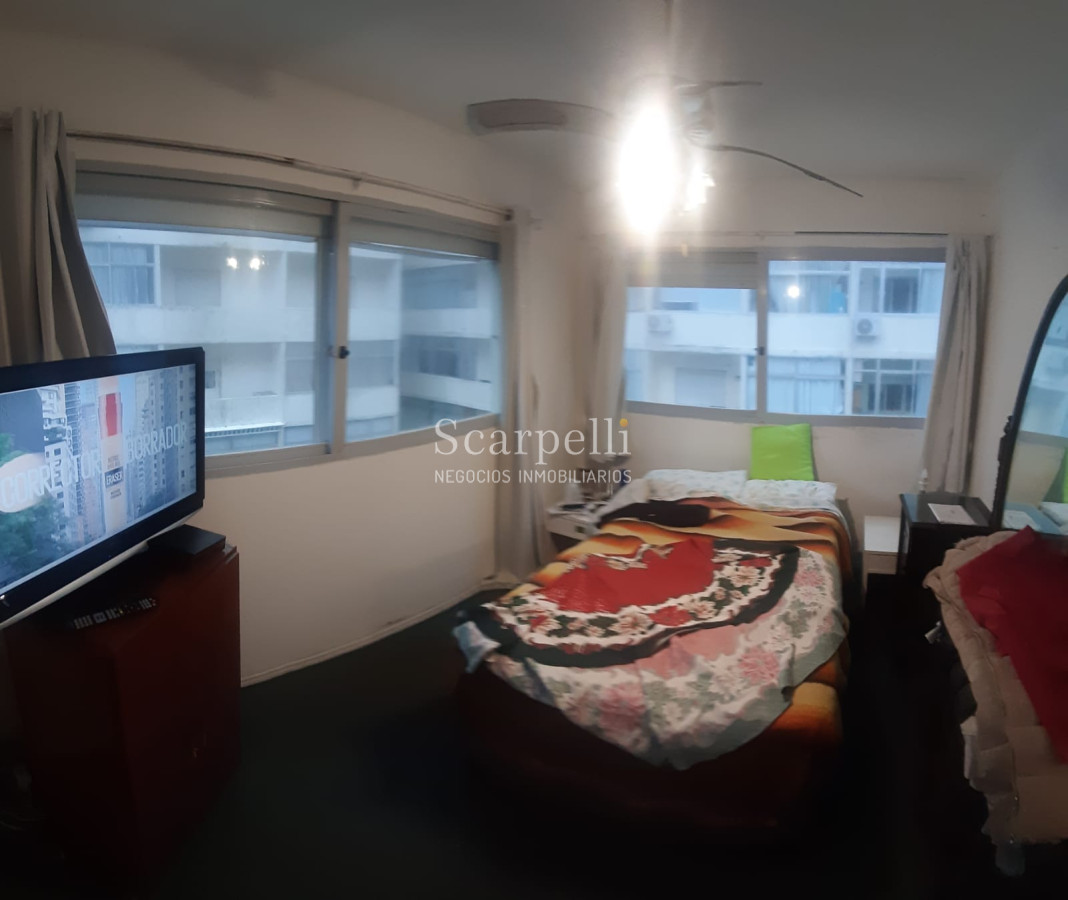 Apartamento ID.21600 - Apartamento 1 dormitorio sobre Gorlero a mts. Playa Brava, Los Dedos & Playa Mansa  3er. Piso con Ascensor.-
