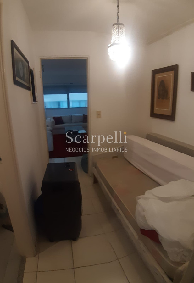 Apartamento ID.21600 - Apartamento 1 dormitorio sobre Gorlero a mts. Playa Brava, Los Dedos & Playa Mansa  3er. Piso con Ascensor.-