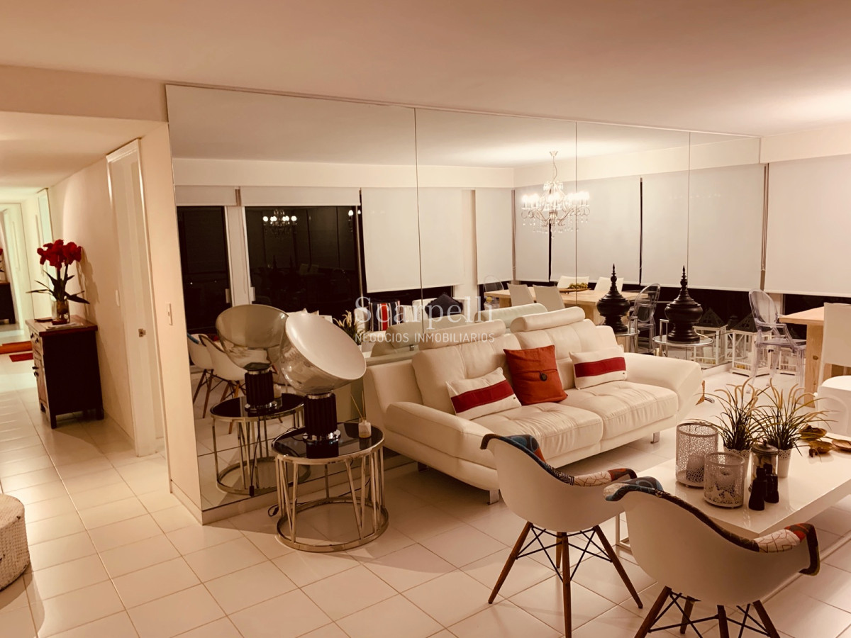 Apartamento ID.21754 - Oportunidad en Parada 8 frente a la Brava Penthouse en piso 17 con estupenda vista oceánica.-