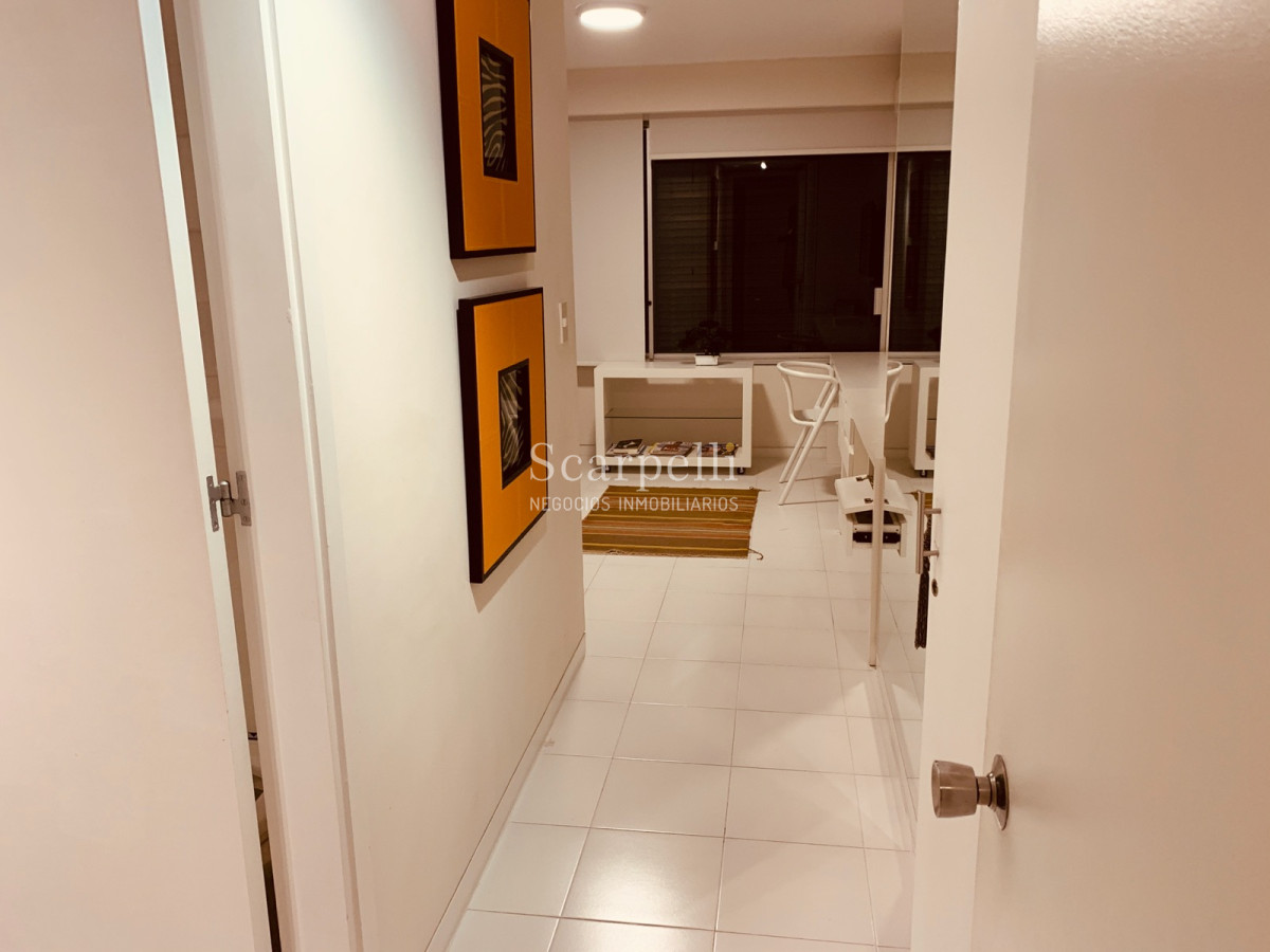 Apartamento ID.21754 - Oportunidad en Parada 8 frente a la Brava Penthouse en piso 17 con estupenda vista oceánica.-