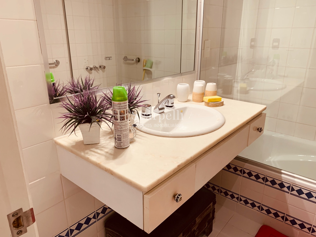 Apartamento ID.21754 - Oportunidad en Parada 8 frente a la Brava Penthouse en piso 17 con estupenda vista oceánica.-