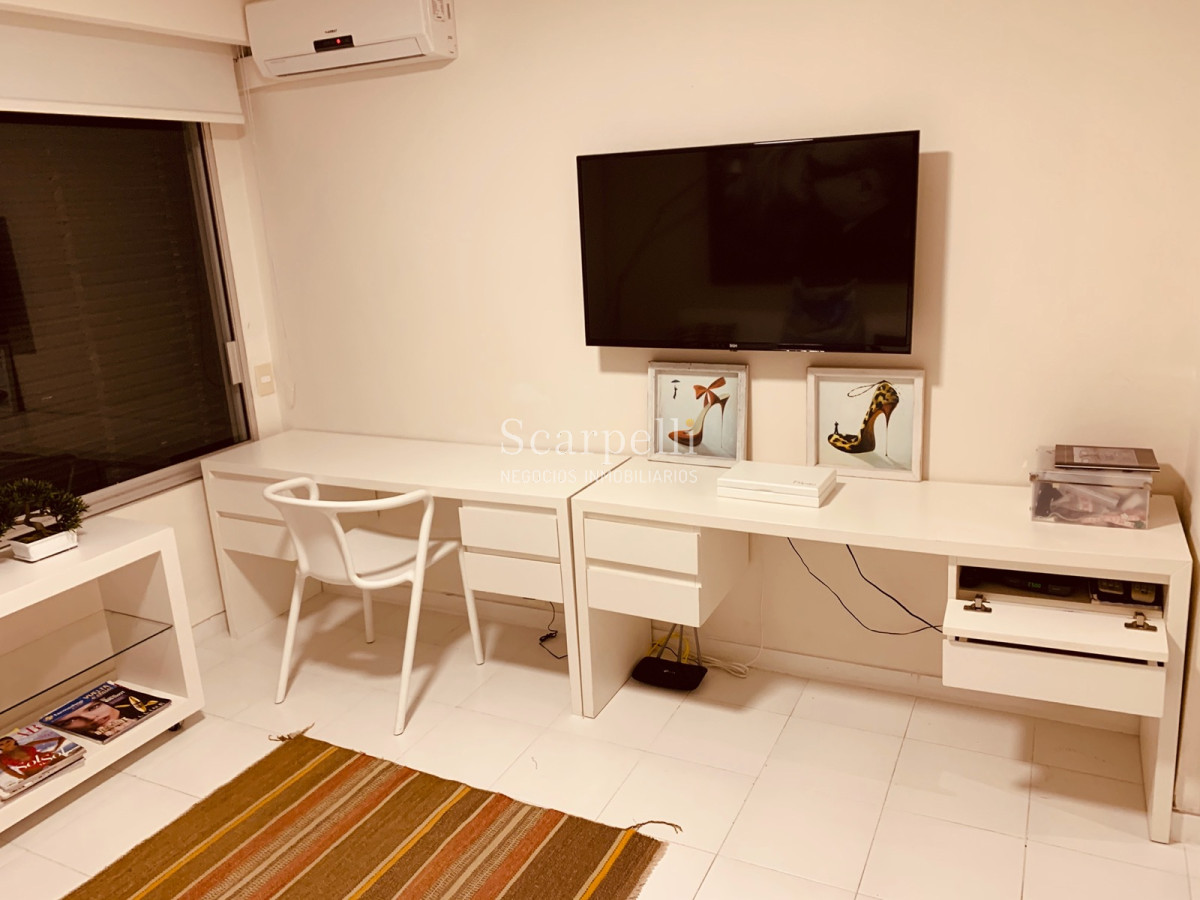 Apartamento ID.21754 - Oportunidad en Parada 8 frente a la Brava Penthouse en piso 17 con estupenda vista oceánica.-