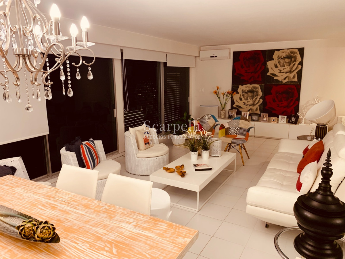 Apartamento ID.21754 - Oportunidad en Parada 8 frente a la Brava Penthouse en piso 17 con estupenda vista oceánica.-