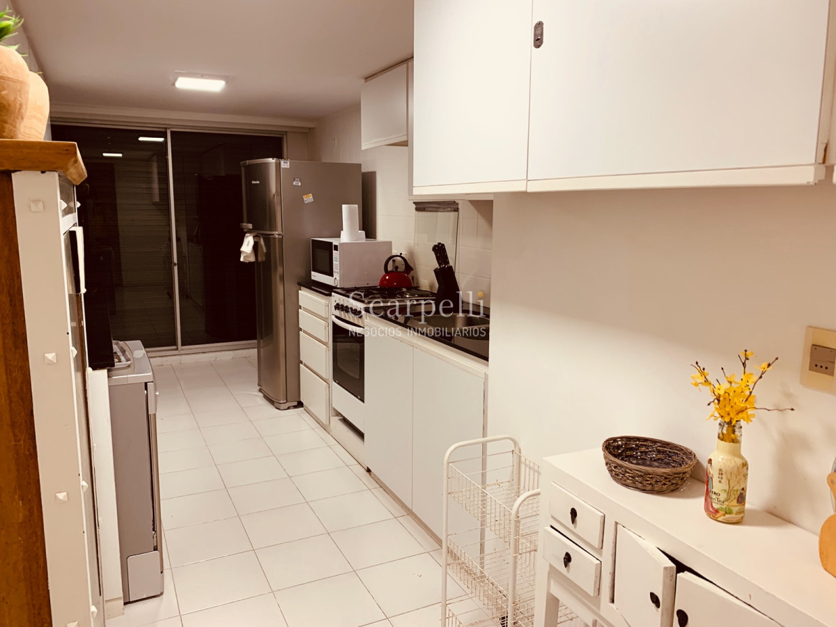 Apartamento ID.21754 - Oportunidad en Parada 8 frente a la Brava Penthouse en piso 17 con estupenda vista oceánica.-