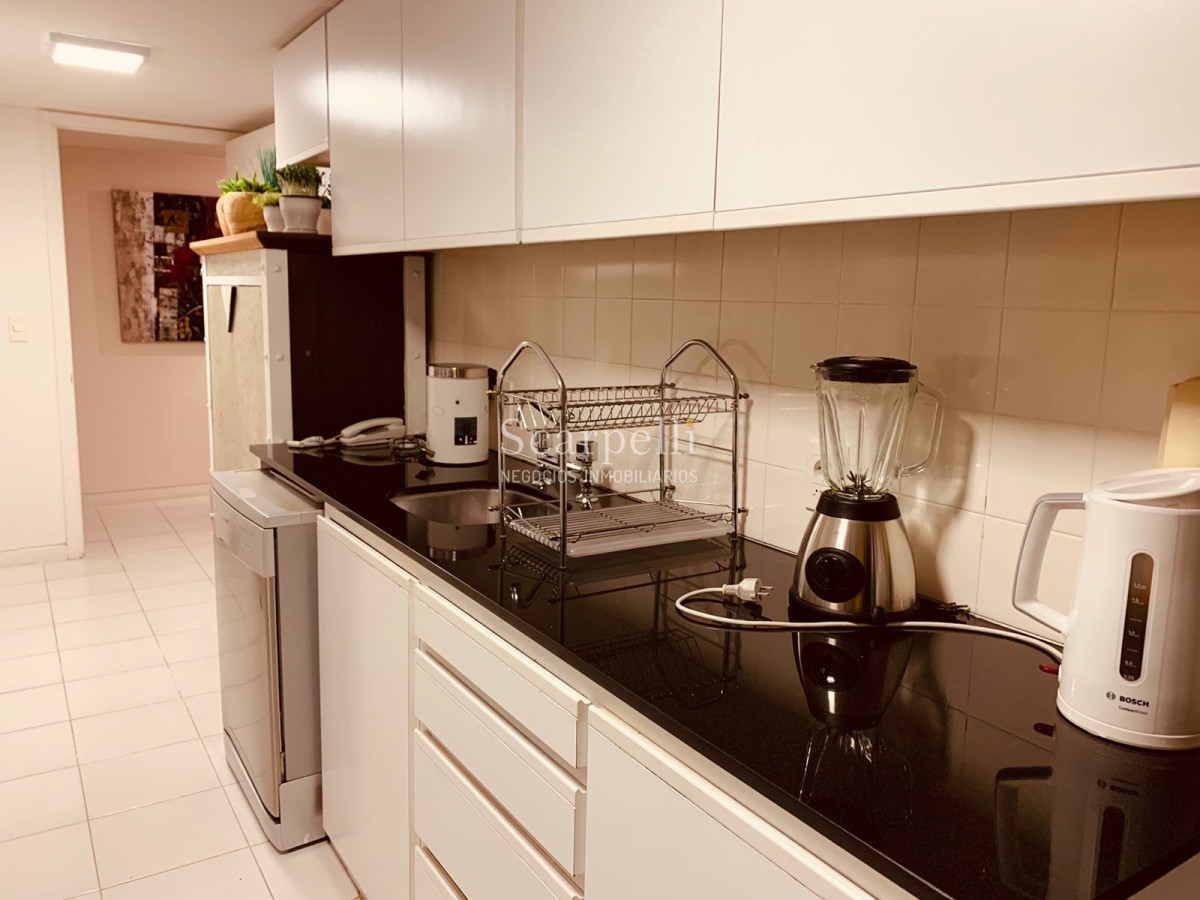 Apartamento ID.21754 - Oportunidad en Parada 8 frente a la Brava Penthouse en piso 17 con estupenda vista oceánica.-